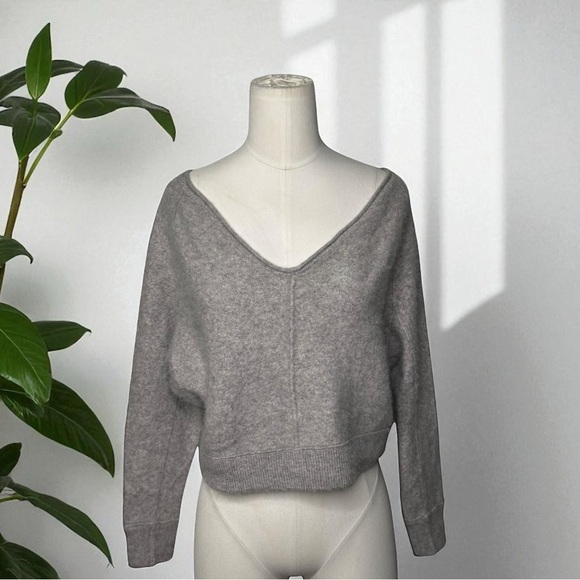 FREE PEOPLE |  Cashmere & Silk Blend Crop Gray Sweater - Picture 1 of 7